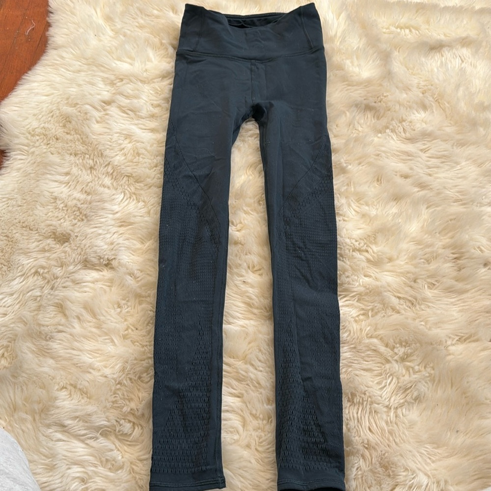Lulu lemon size 6 legging with cutout design on leg